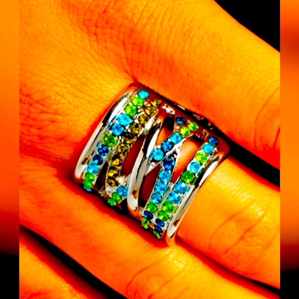 🟢🔵🟢 “TWIST-TAKER” GREEN RING❗️STUNNING❗️🟢🔵🟢 - Picture 2 of 5